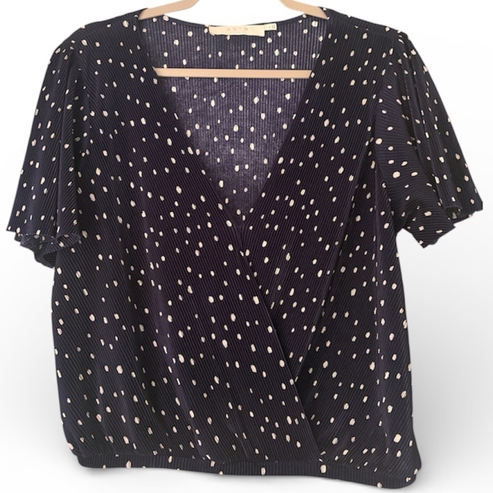ASTR The Label Navy Polka Dot Plisse Ribbed Cropped Flowy Sleeve Blouse Size L
